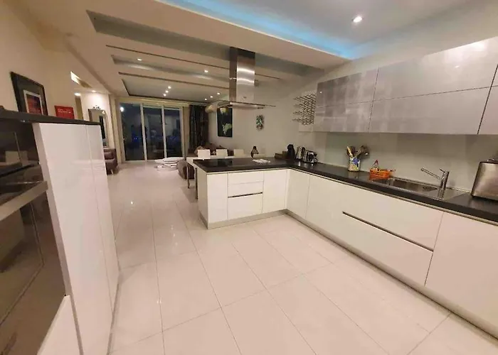 Charming 2-Bedroom 2 Bath Apartment - Sliema