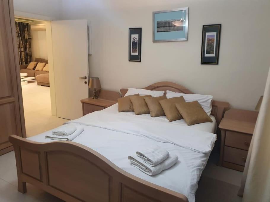 Charming 2-bedroom 2 Bath - * Sliema