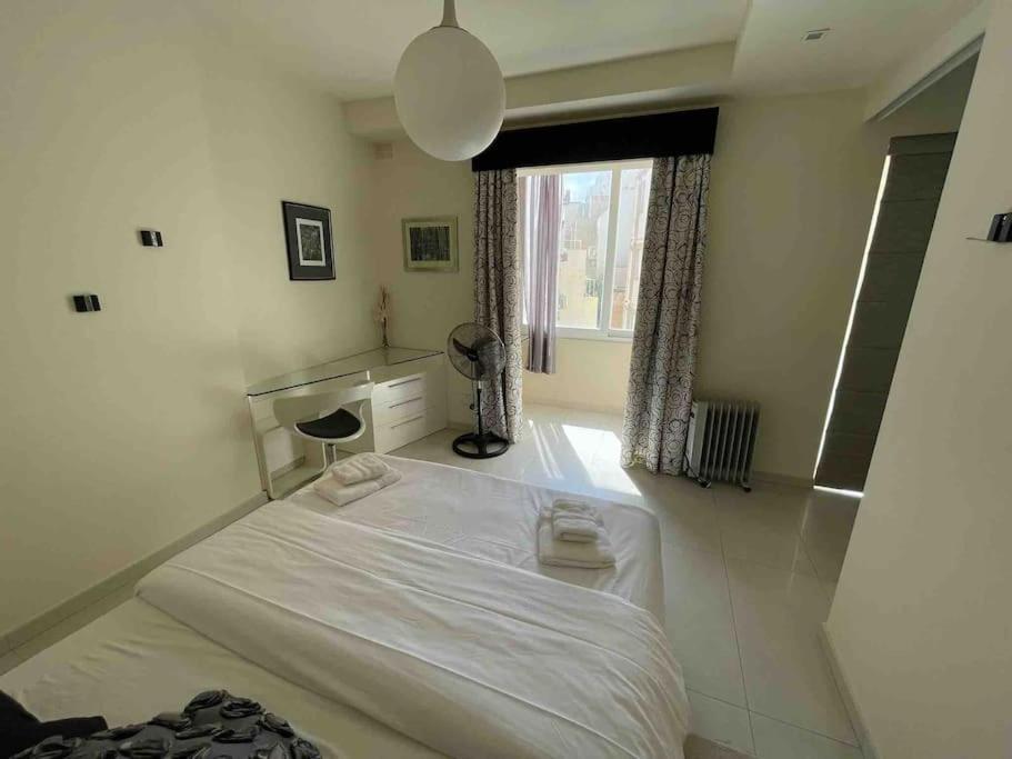 Charming 2-bedroom 2 Bath - Sliema
