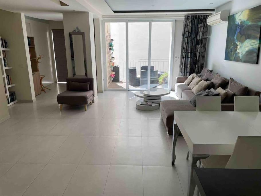 Charming 2-bedroom 2 Bath - Sliema